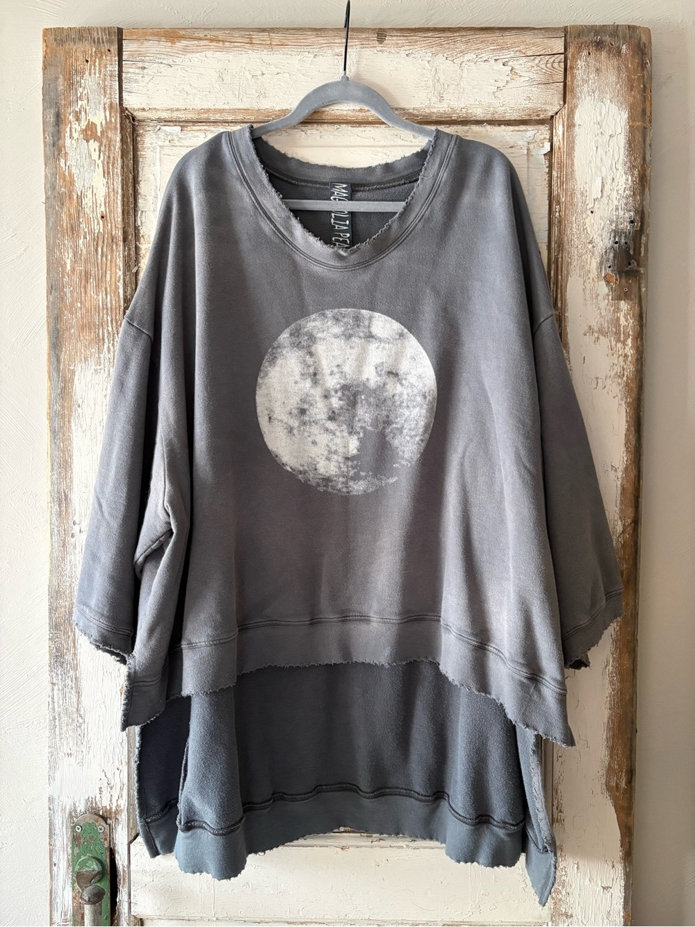 Magnolia Pearl Hi-Lo Francis Full Moon Sweatshirt in Ozzy Excellent Condition